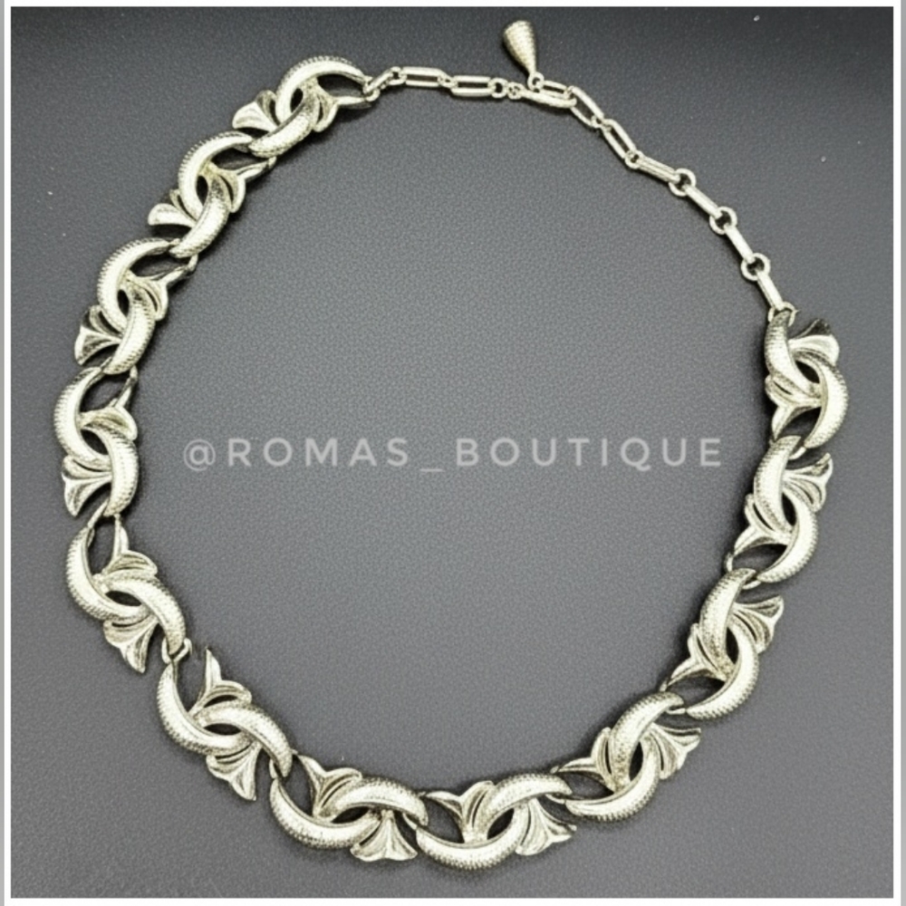 Coro Vintage Elegant Silver Necklace